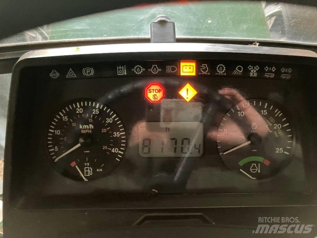John Deere 6800 الجرارات