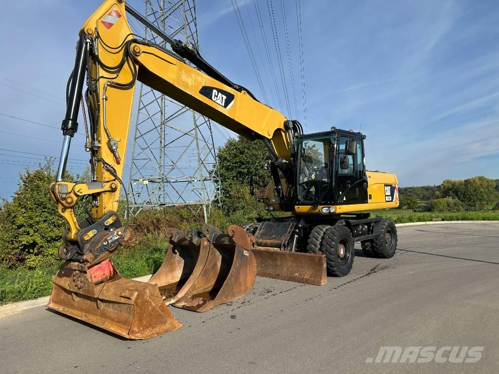 CAT M 322 D حفارات بعجل
