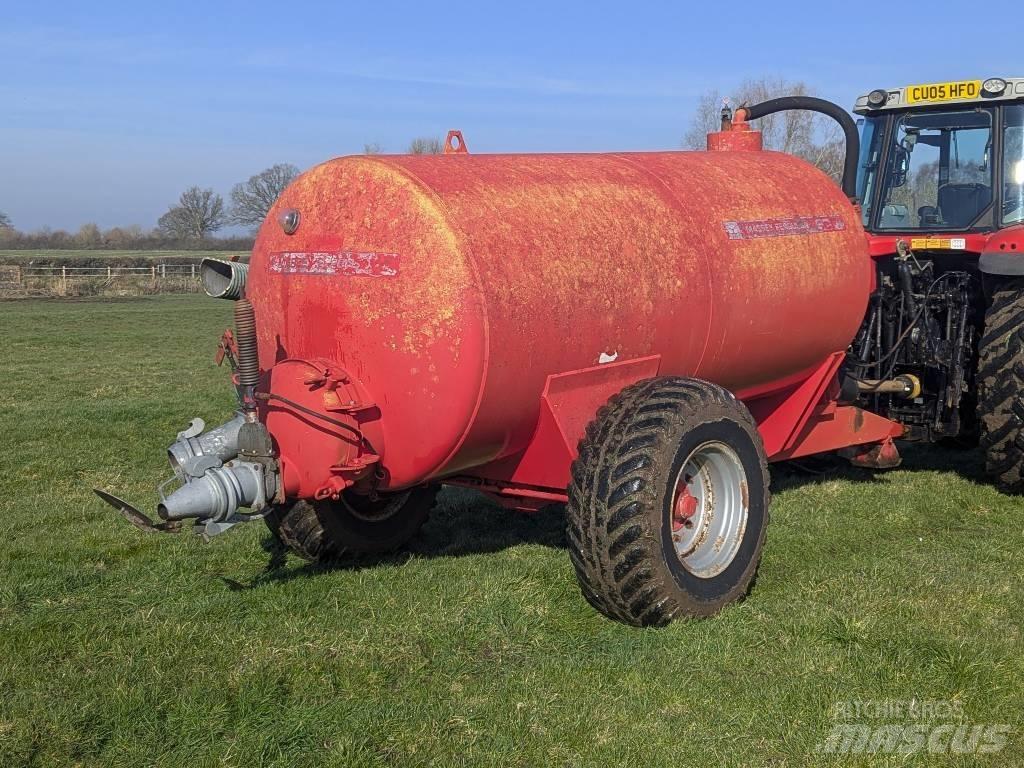 Massey Ferguson 900 صهاريج الملاط