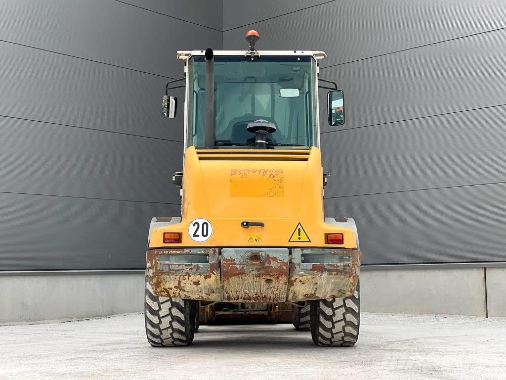 Liebherr L 506 لوادر بعجل