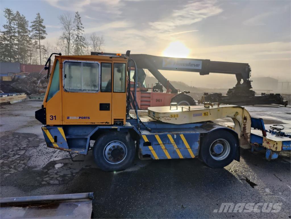 Sisu TR 180 AL 2 جرارات صالات المطارات