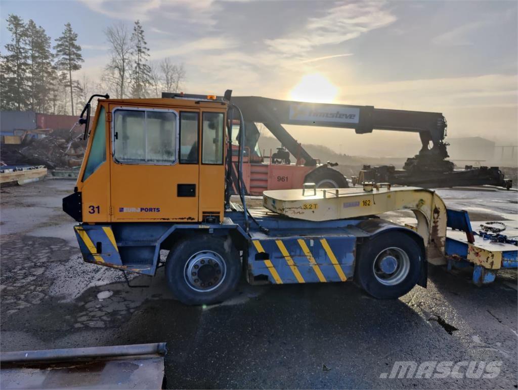 Sisu TR 180 AL 2 جرارات صالات المطارات