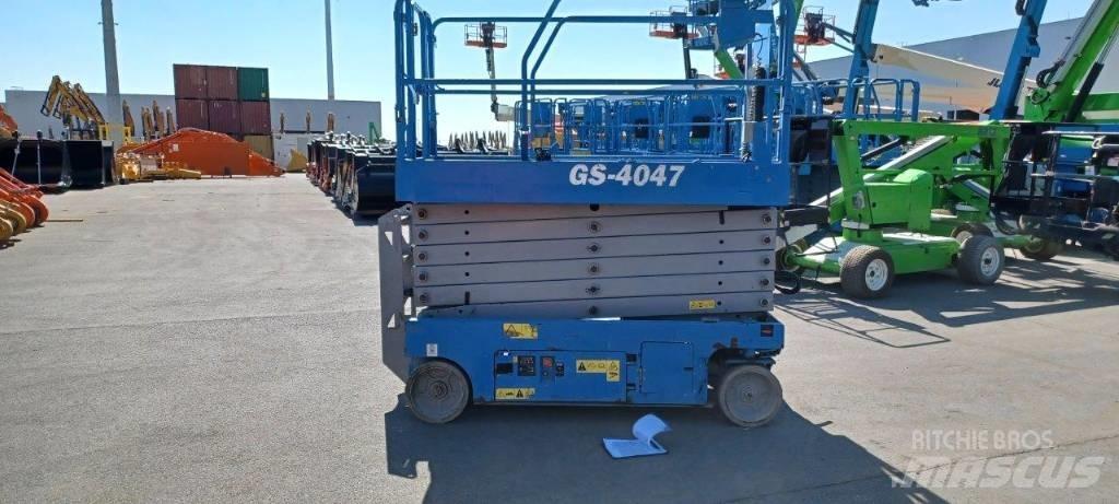GENIE GS4047 رافعات مقصية الشكل