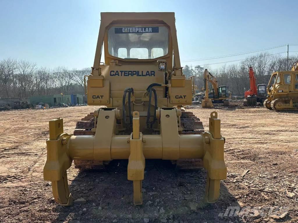 CAT D 8 K بلدوزرات مجنزرة