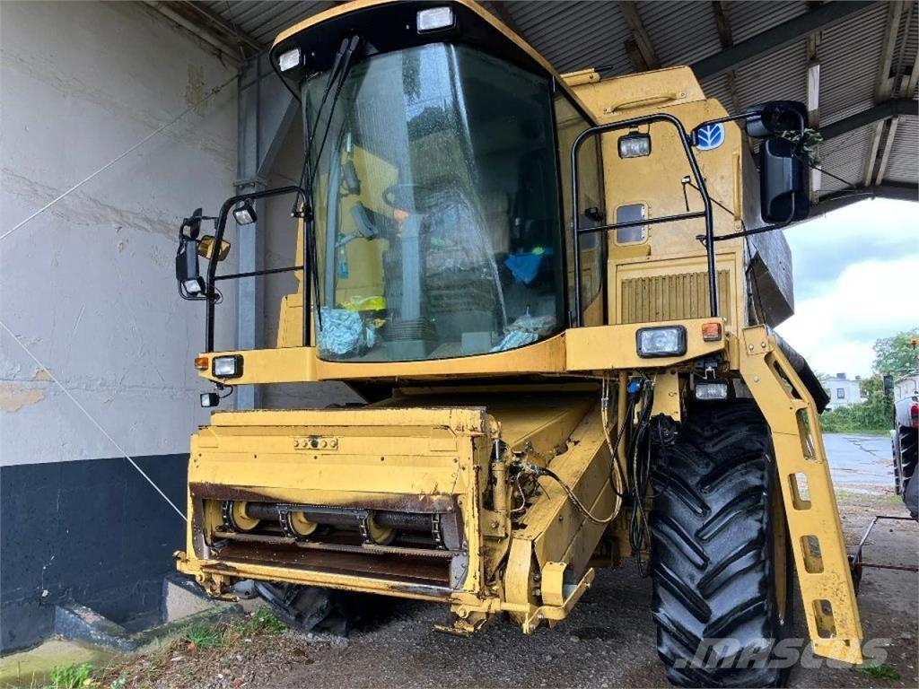 New Holland TX67 حصادات