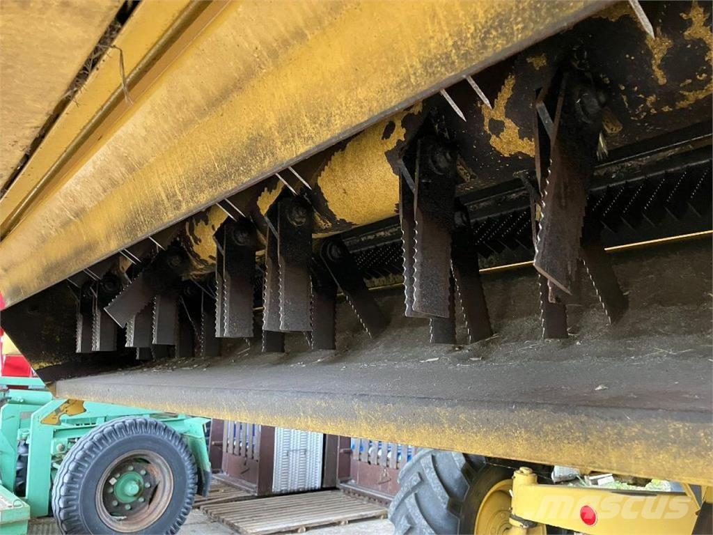 New Holland TX67 حصادات