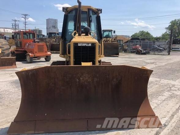 CAT D 5 G XL بلدوزرات مجنزرة