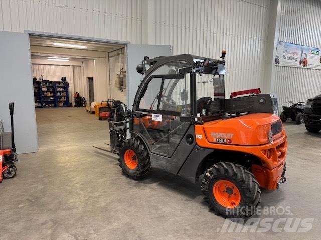 Ausa T 144 H مناولات متداخلة
