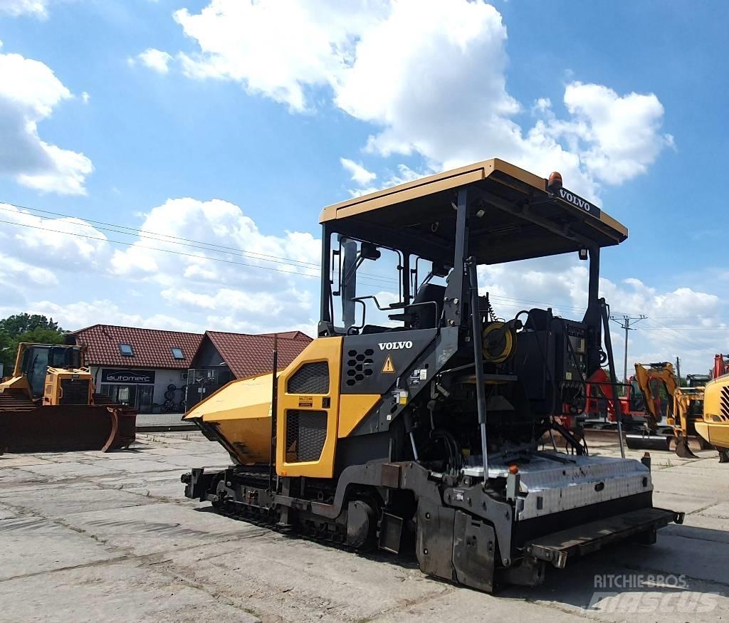 Volvo P 7820C معدات السفلتة