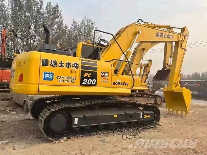 Komatsu PC 200 حفارات زحافة