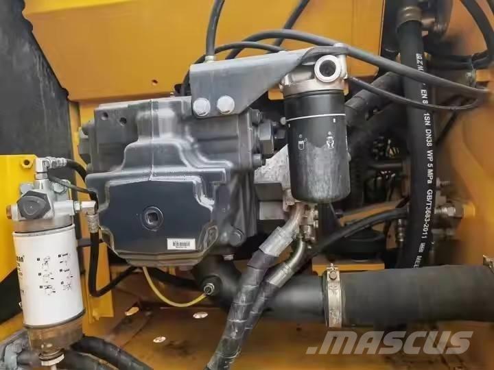 Komatsu PC 200 حفارات زحافة