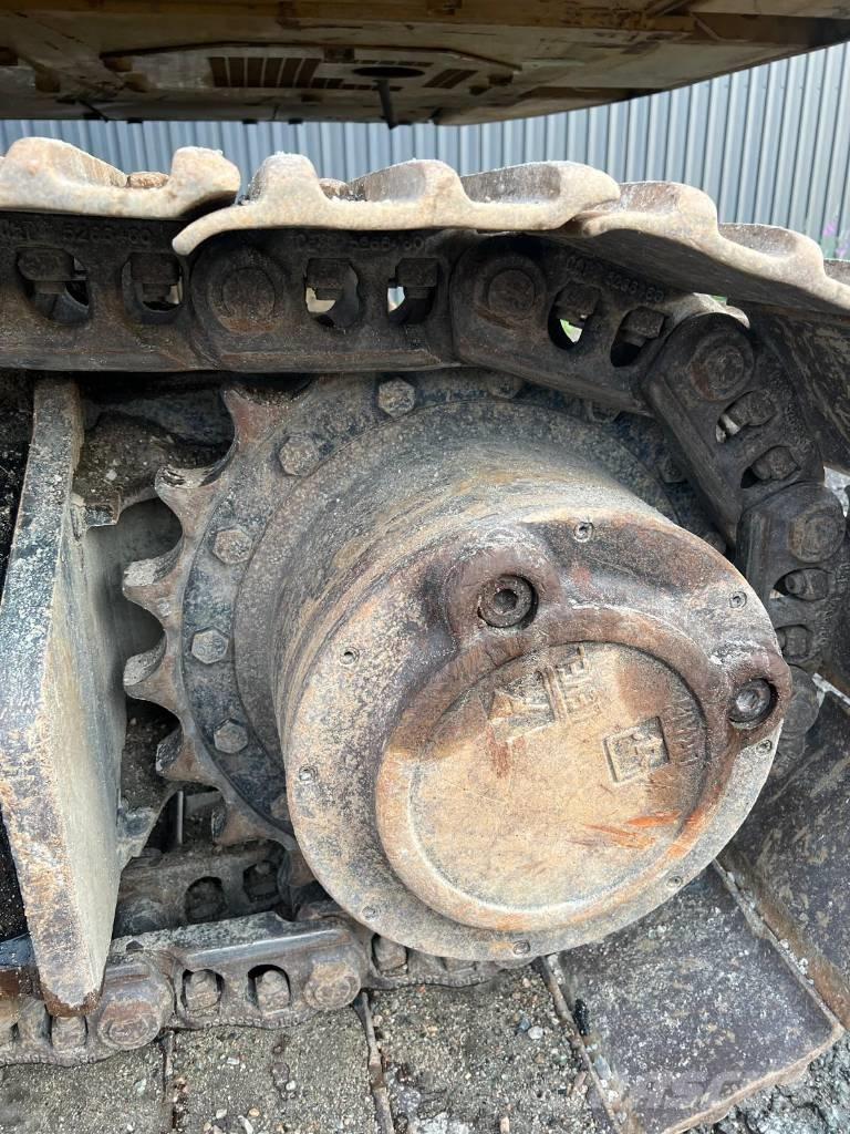 CAT 326 حفارات زحافة