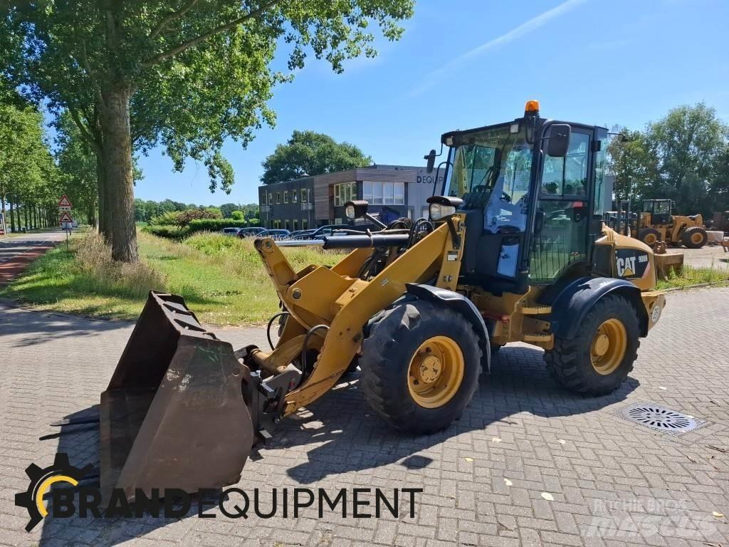 CAT 908H لوادر بعجل