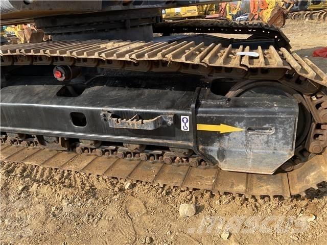 Hitachi ZX210 حفارات زحافة