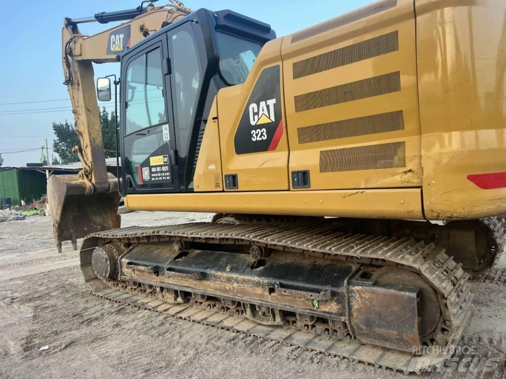 CAT 323 GC حفارات زحافة