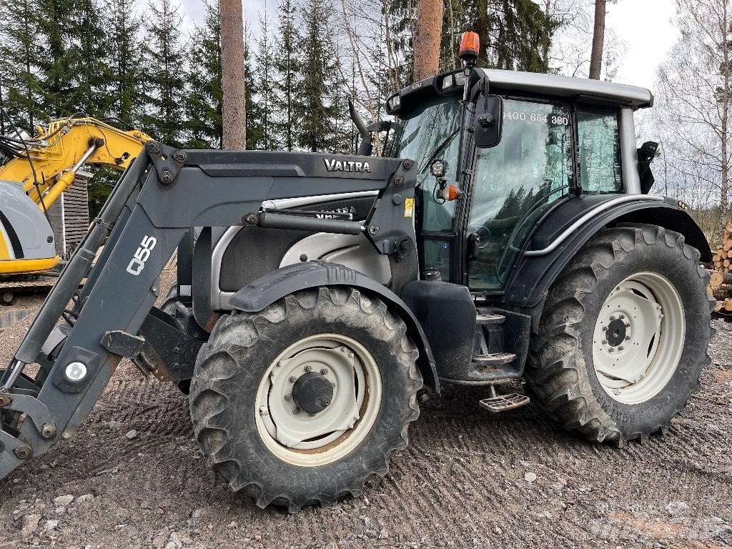 Valtra N 121 HT الجرارات