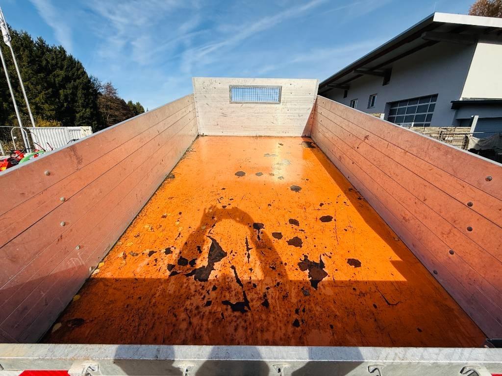 Lindner Unitrac 82S ماكينات أخرى لتجهيز الأراضي