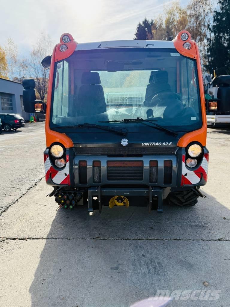 Lindner Unitrac 82S ماكينات أخرى لتجهيز الأراضي