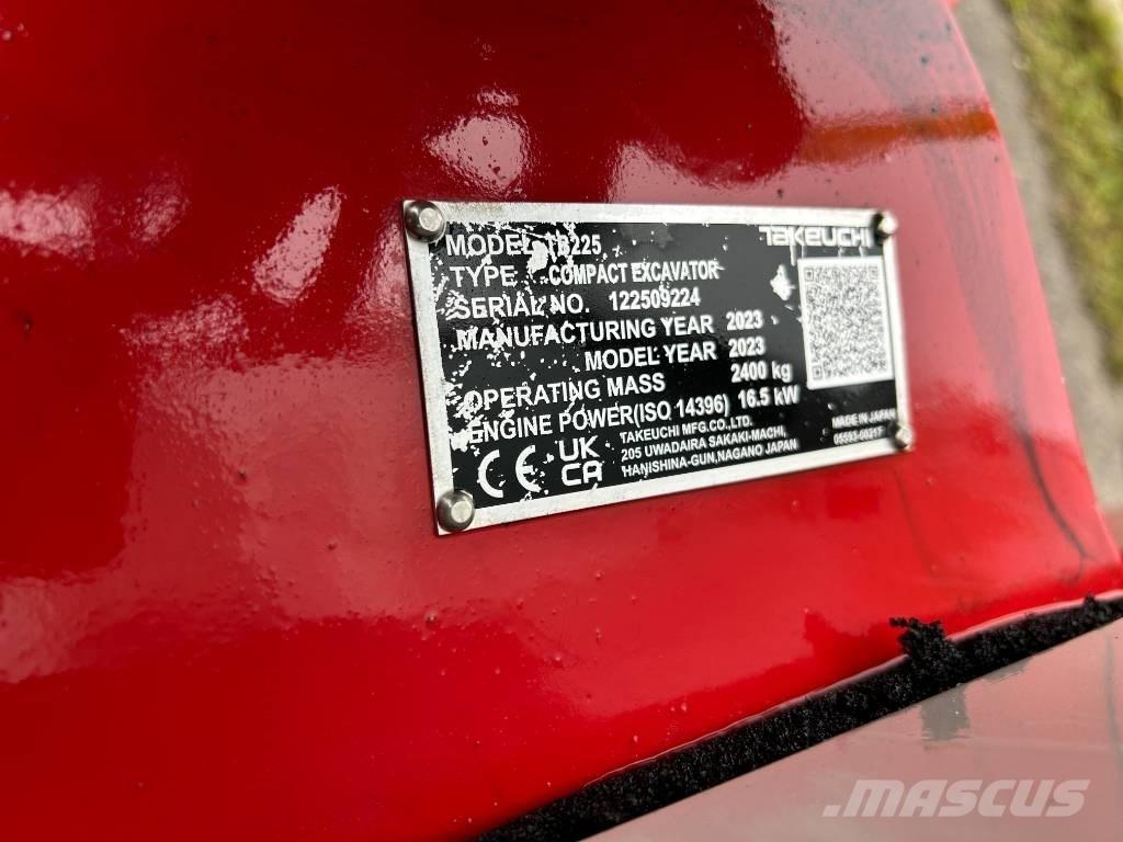 Takeuchi TB 225 حفارات صغيرة أقل من 7 طن (حفارات صغيرة)