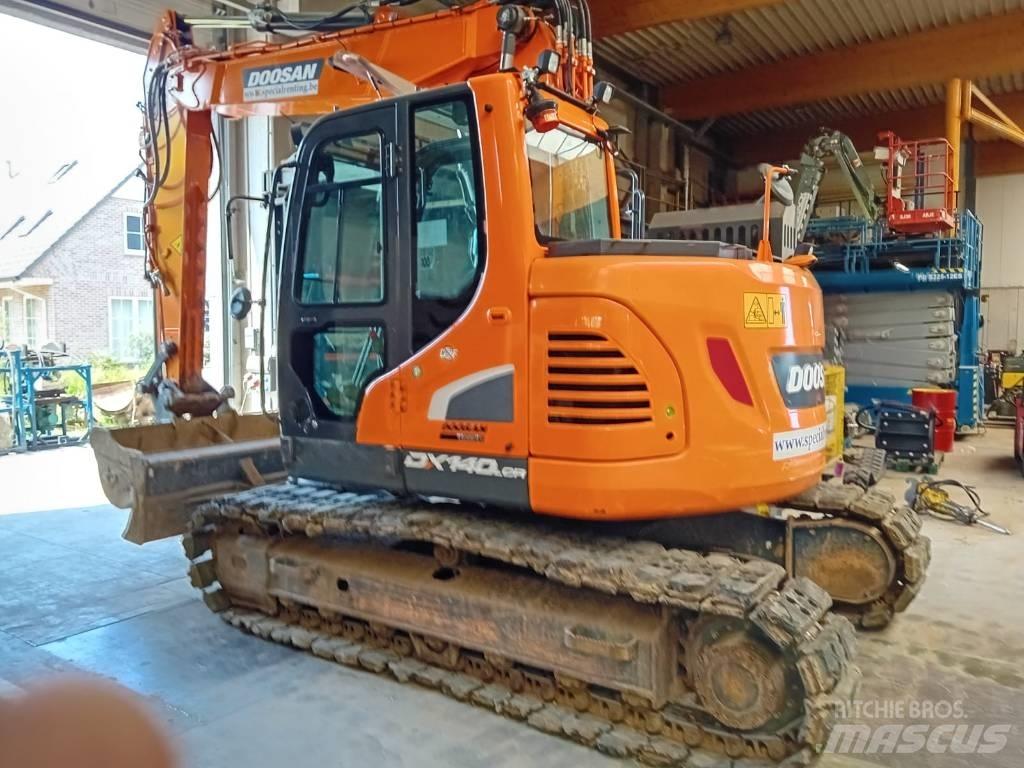 Doosan DX 140 LCR حفارات زحافة