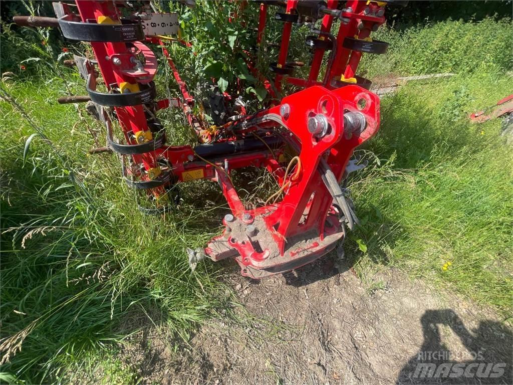 Väderstad NZM 600 مثاقيب مدمجة