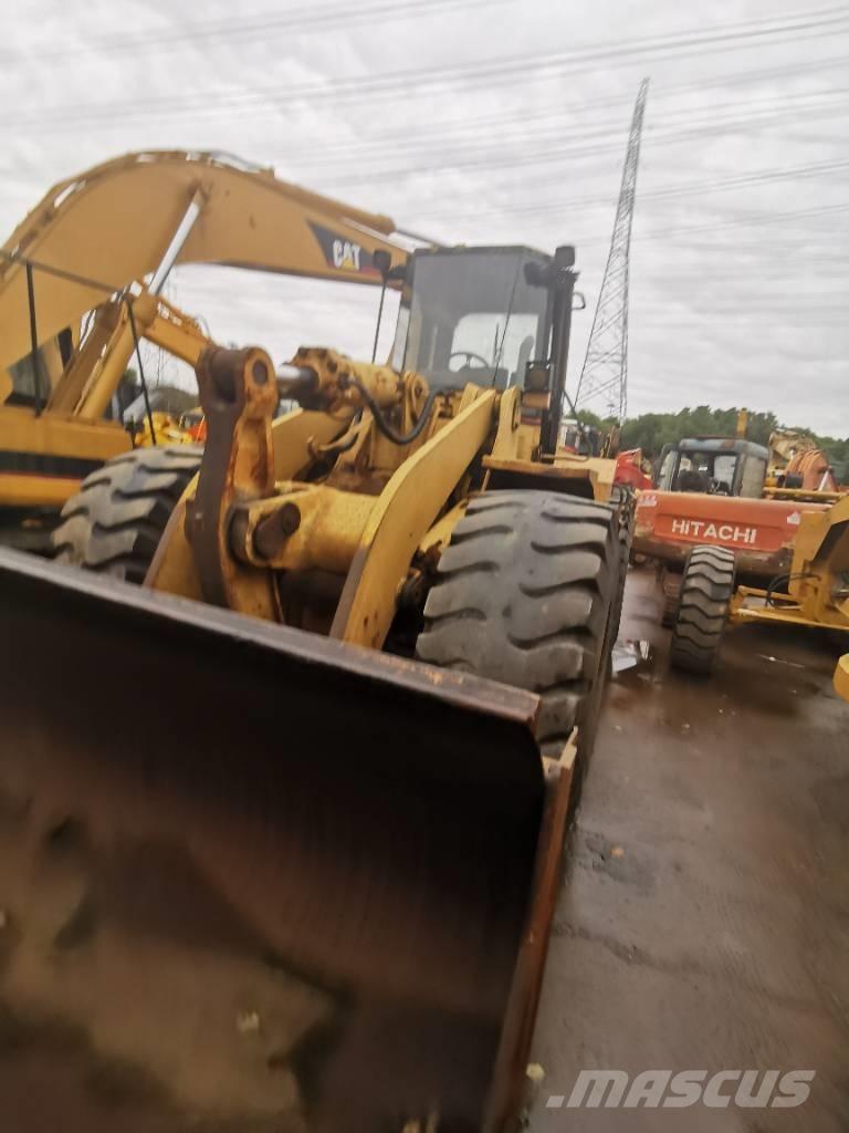 CAT 966F لوادر بعجل