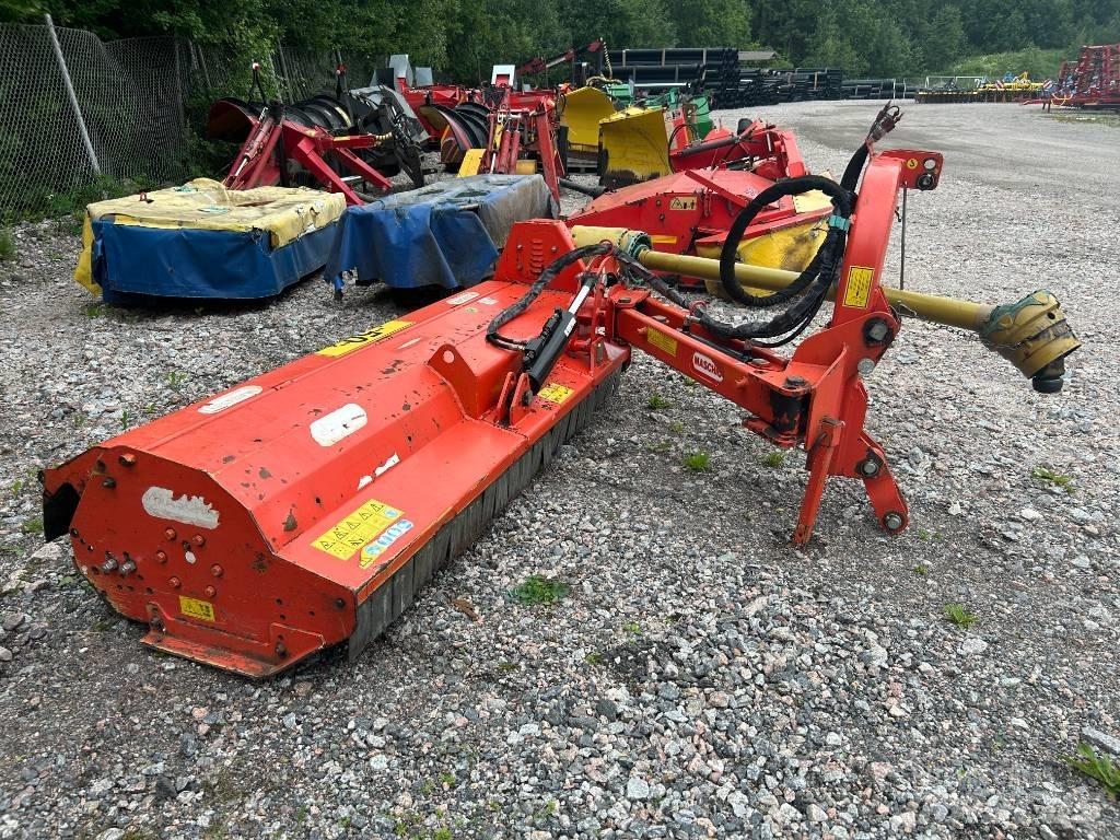 Maschio Giraffa 210 جزازات وأغطية المراعي