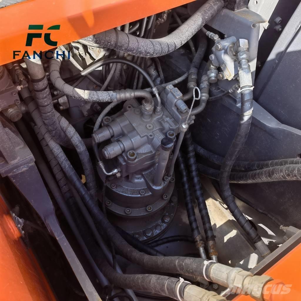 Hitachi ZX 200 حفارات زحافة