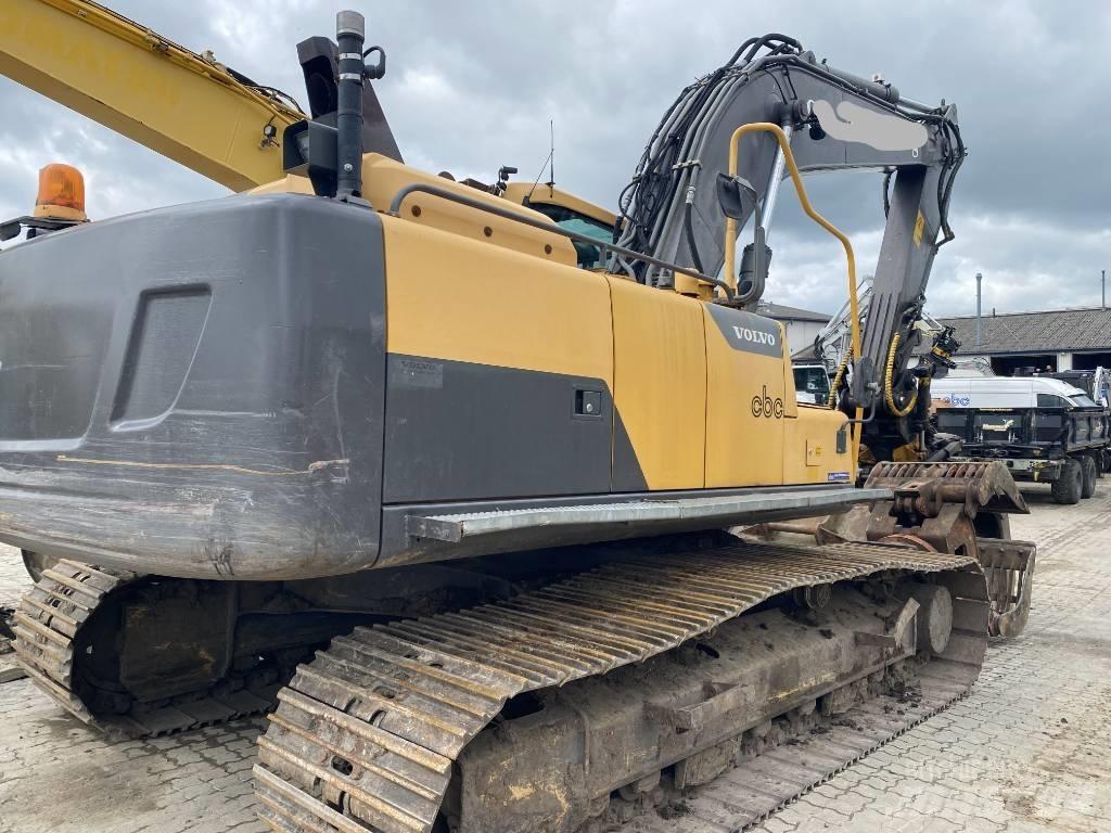 Volvo EC 220 D حفارات زحافة