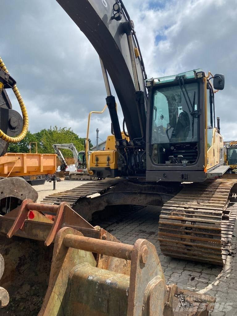 Volvo EC 220 D حفارات زحافة