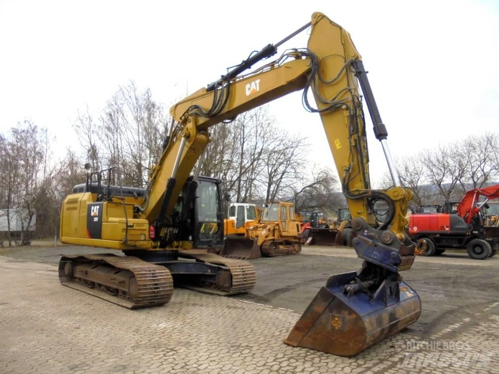 CAT 326 F LN حفارات زحافة