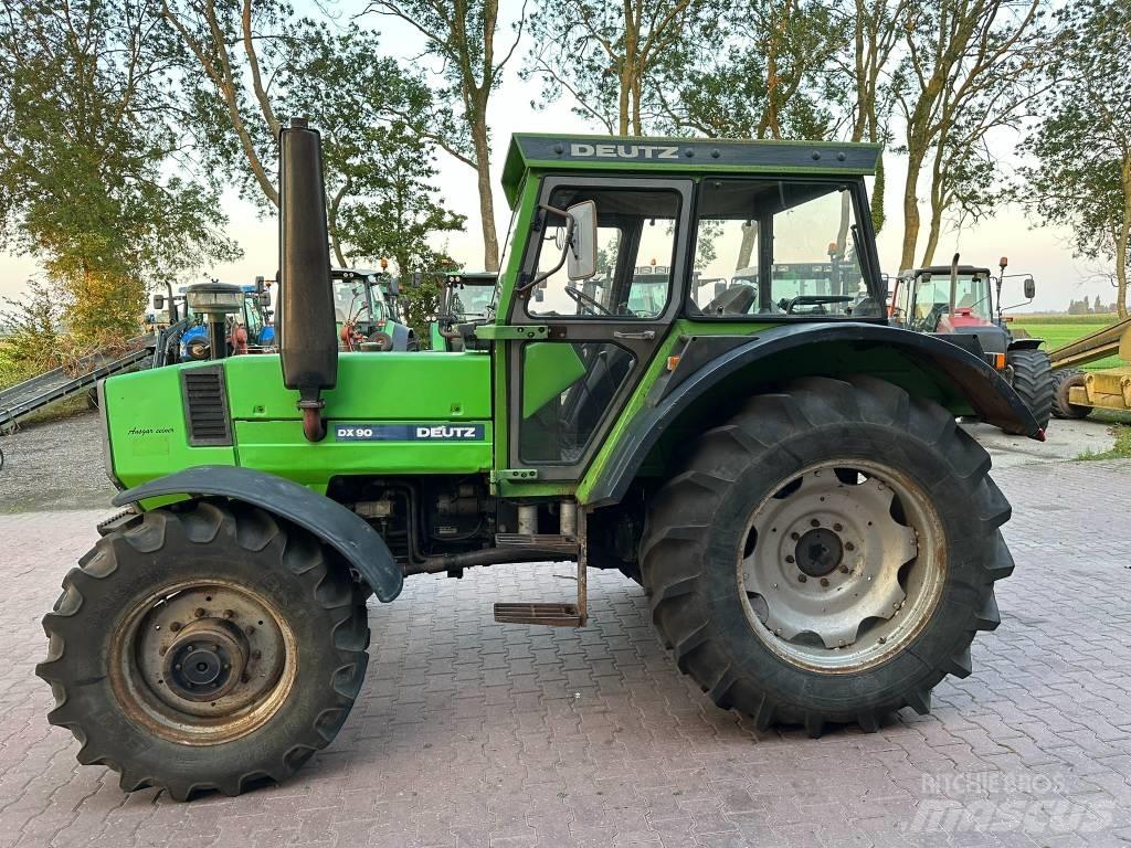 Deutz DX90 الجرارات