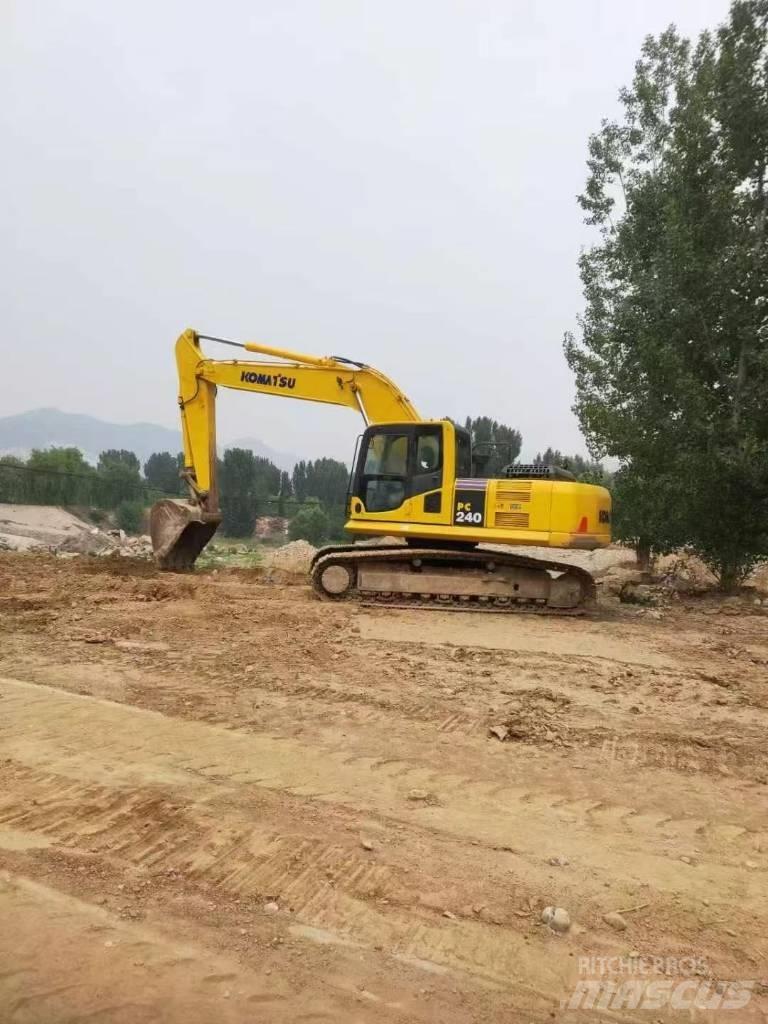 Komatsu PC 240 حفارات زحافة