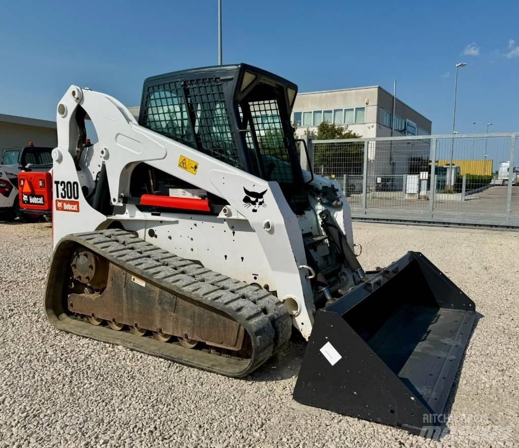 Bobcat T 300 لوادر صغيرة