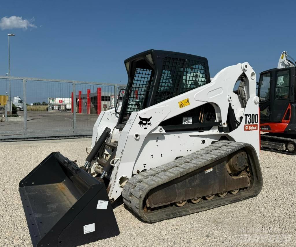 Bobcat T 300 لوادر صغيرة