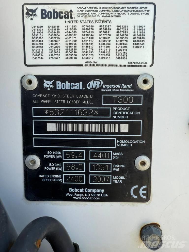 Bobcat T 300 لوادر صغيرة