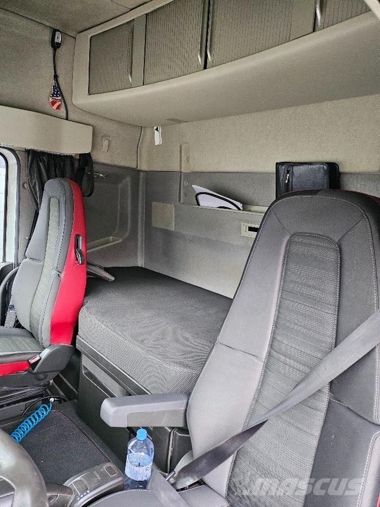 Volvo FH 540 شاحنات أشجار