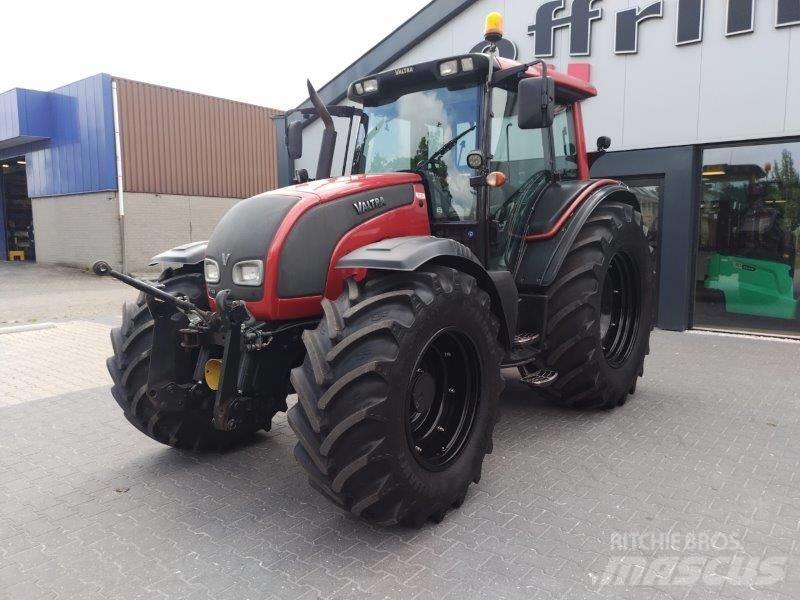 Valtra N 141 الجرارات