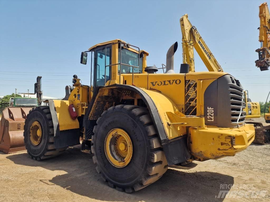 Volvo L 220 F لوادر بعجل