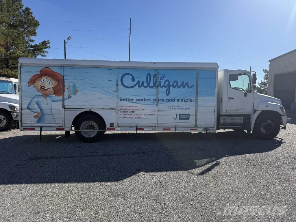 Hino 338 شاحنات نقل المشروبات