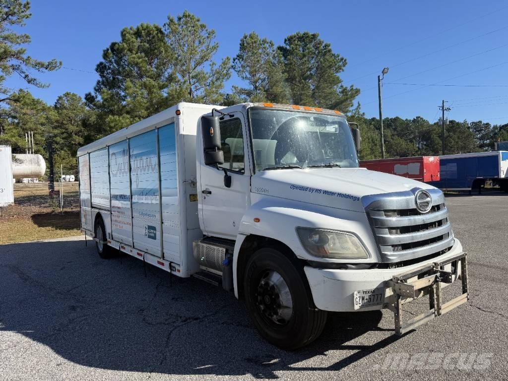 Hino 338 شاحنات نقل المشروبات