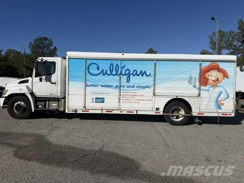 Hino 338 شاحنات نقل المشروبات