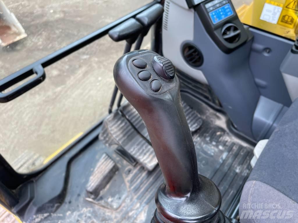 Komatsu PC 210 LC-11 حفارات طويلة الذراع