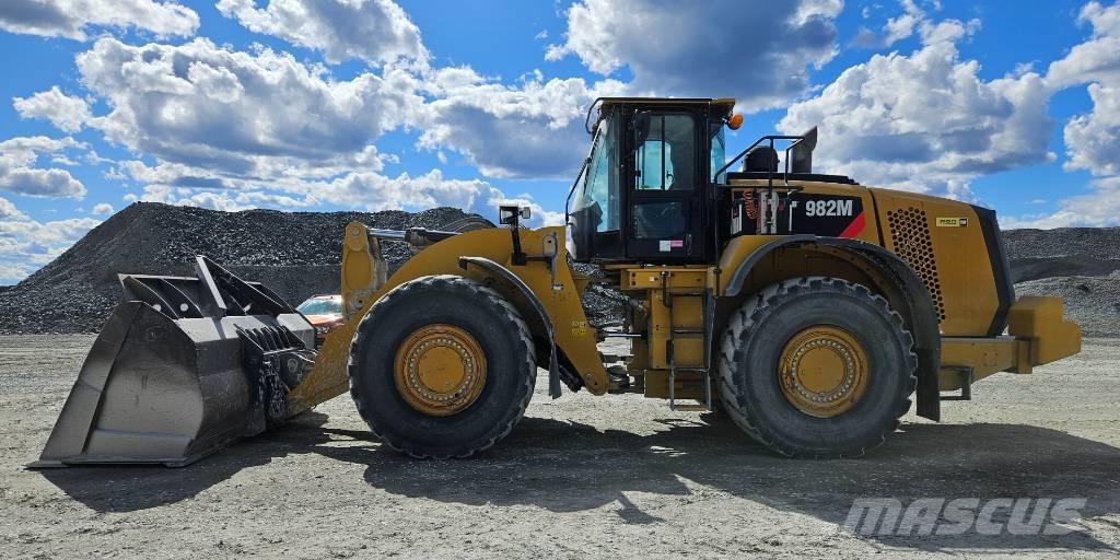 CAT 982 M لوادر بعجل