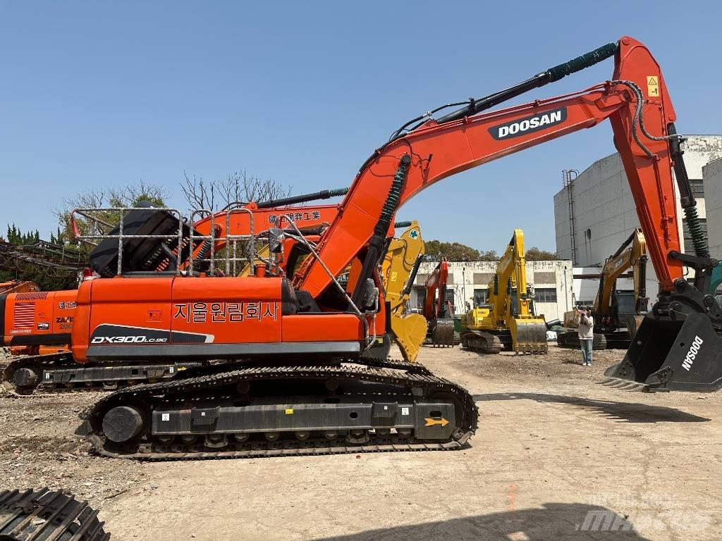 Doosan DX 300 حفارات وسط 7 طن - 12 طن