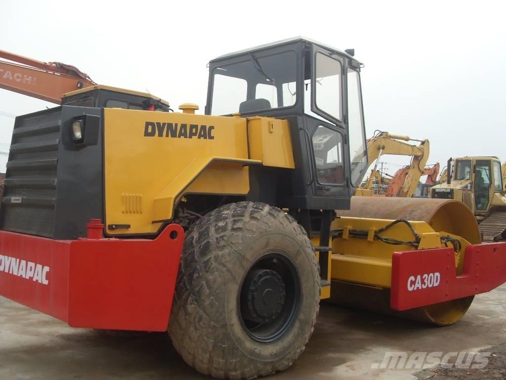 Dynapac CA 30 D مداحل أحادية الأسطوانة