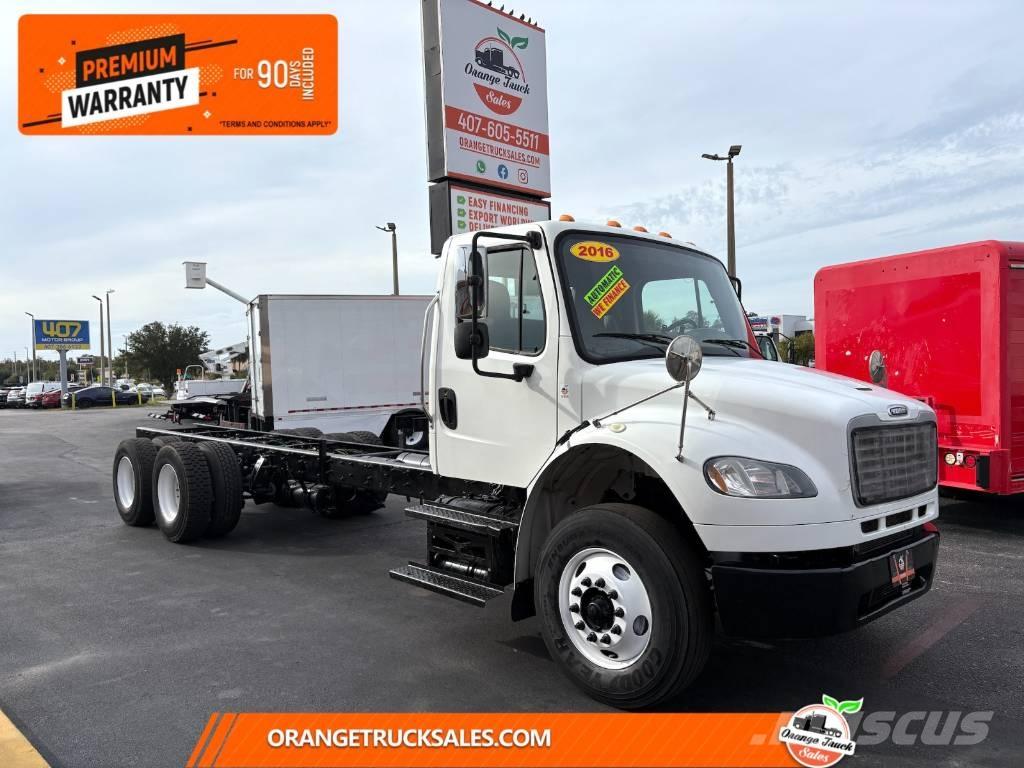 Freightliner M2 شاحنات بمقصورة وهيكل