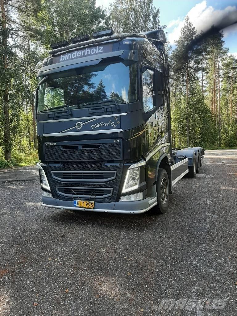 Volvo FH 13 شاحنات بمقصورة وهيكل