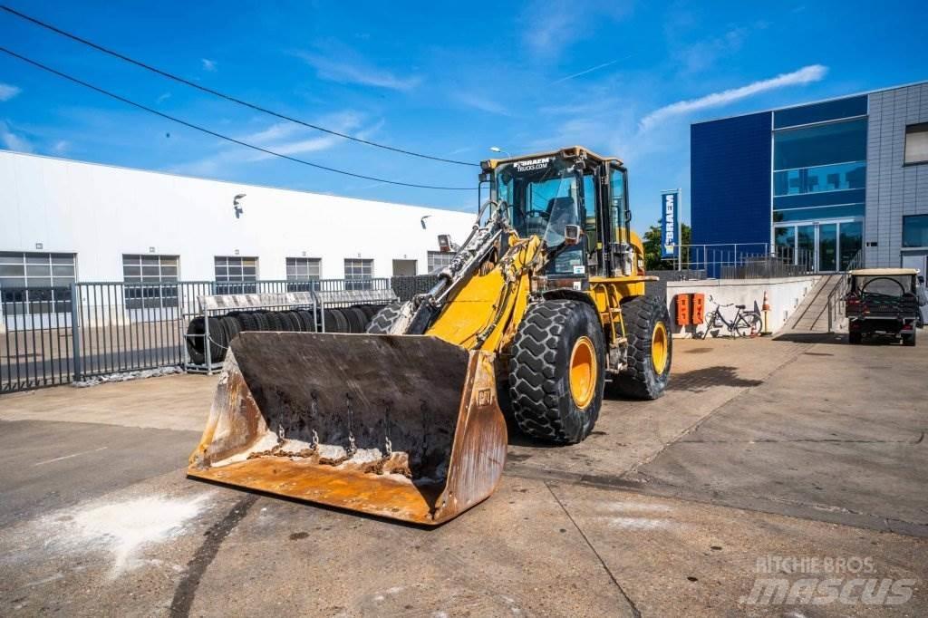 CAT 924G // GODET 3m3 لوادر بعجل