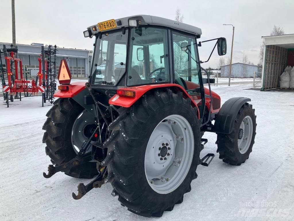 Massey Ferguson 4245 الجرارات